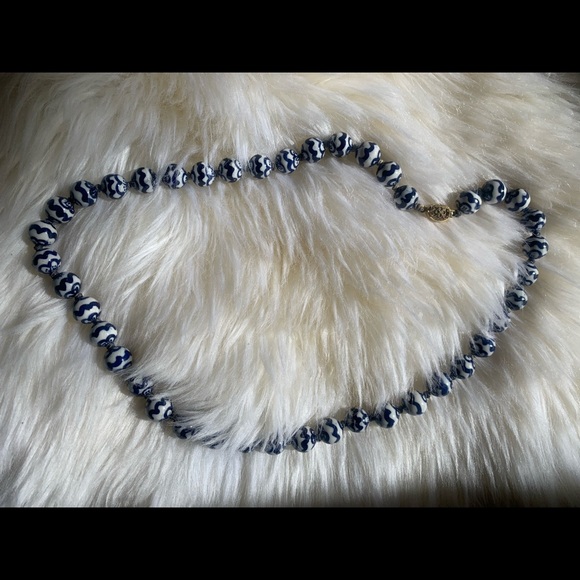 Vintage blue and white porcelain necklace tied knots great condition and clasp - Picture 6 of 8
